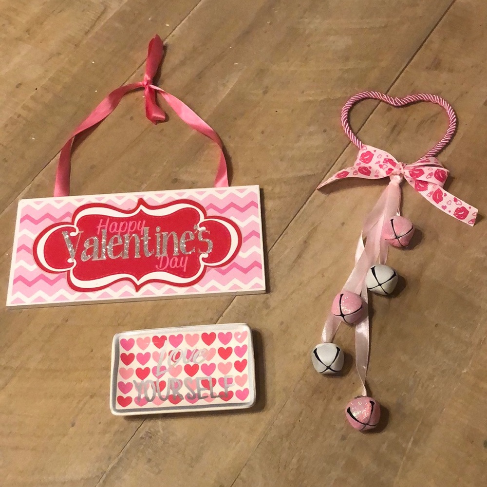 Valentine’s Day 3 Piece Set Happy Valentine’s Day Sign, Ring Dish, Door Knob NWT